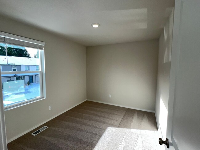 Building Photo - LIKE NEW Spacious 2 Story Home on Corner L...