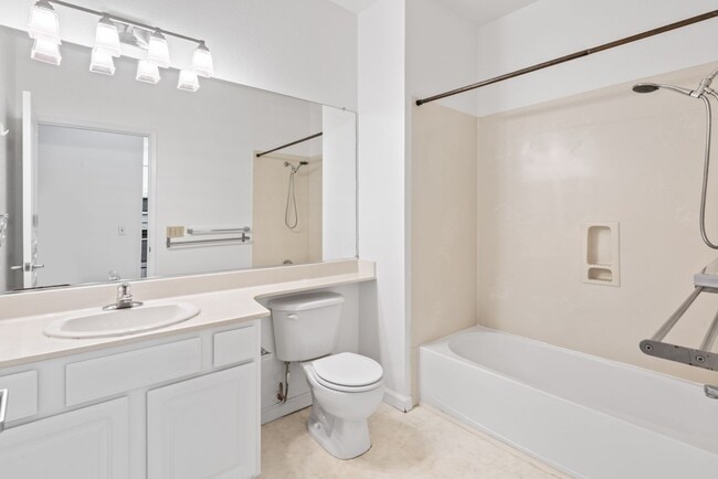 Building Photo - Pet Friendly, Luxurious Condo w/Bay Views....