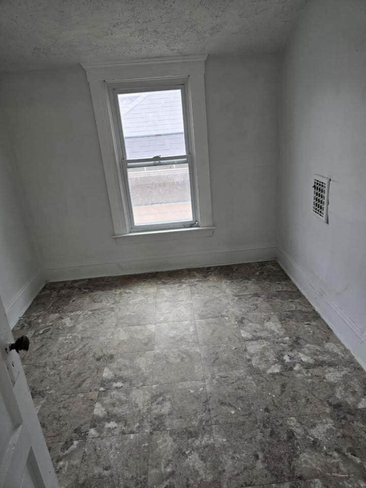 Building Photo - 110 Schuler St