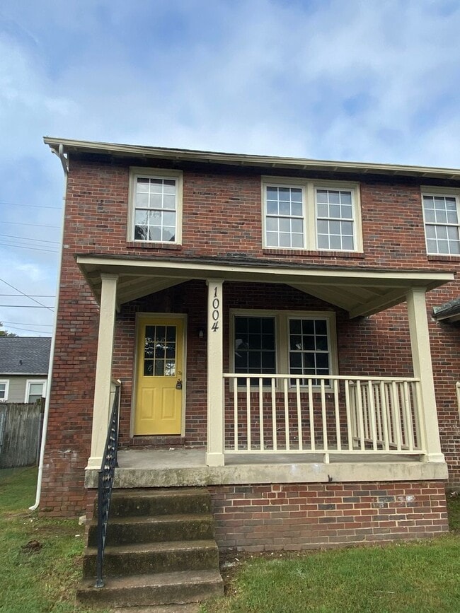 Primary Photo - 1004 Debow St