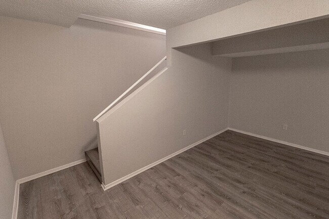 Building Photo - 215 Wheaton Ct