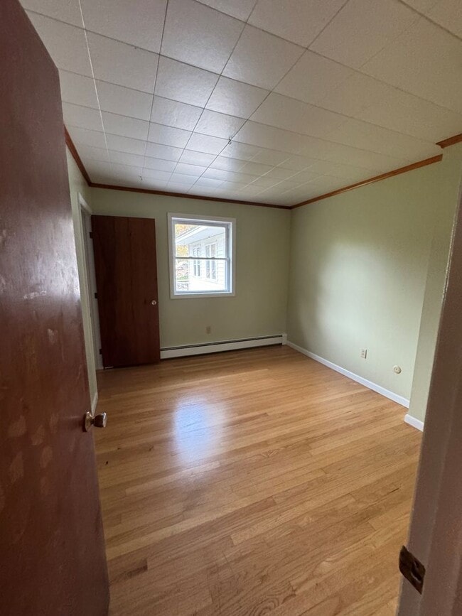 Building Photo - Upgraded 3 Bedroom Home with Garage and Ba...