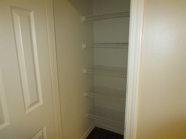 Building Photo - 623 Redwood Ln