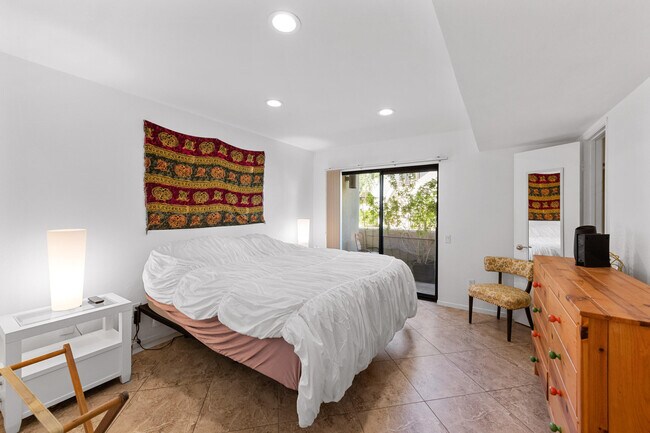 Building Photo - 351 N Hermosa Dr