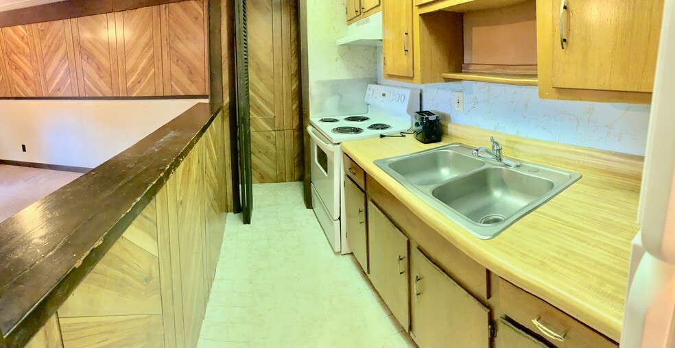 Building Photo - 2740 University Ave