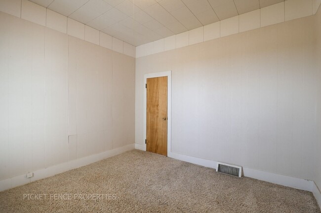 Building Photo - Charming 3-bedroom, 2-bathroom Home