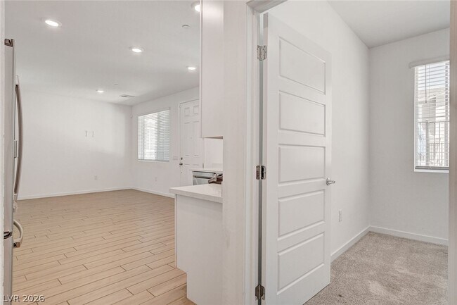 Building Photo - 5730 Sky Pointe Dr