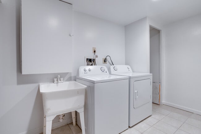Building Photo - 5312 Anchor Ct