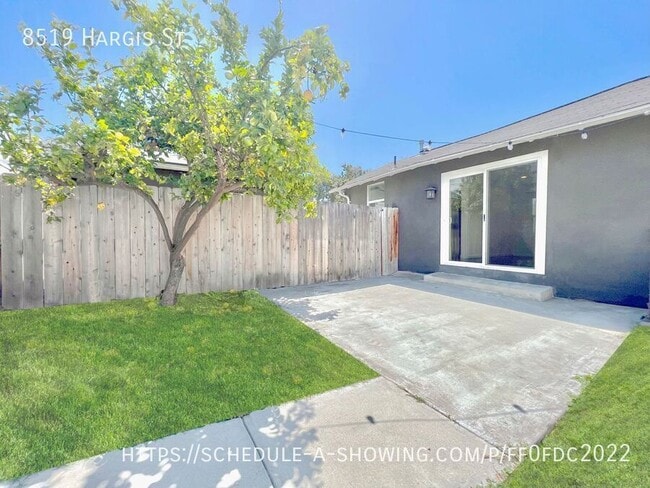Building Photo - 8519 Hargis St