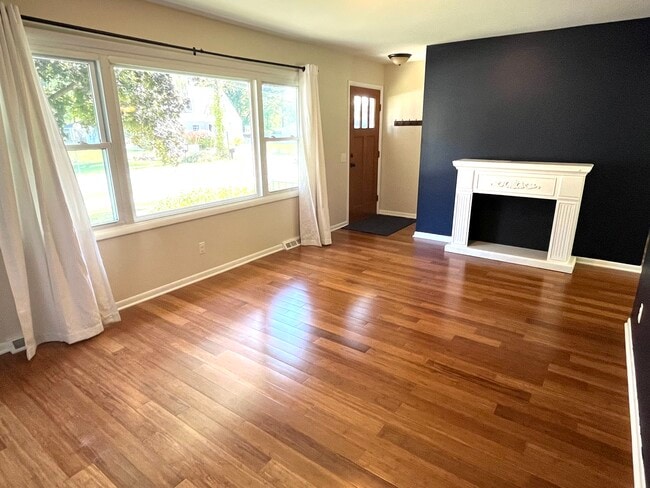 Building Photo - 275 Oak St