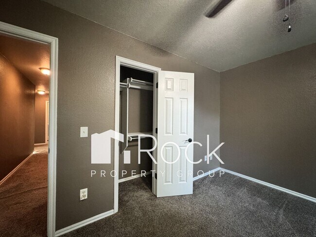 Building Photo - 4 Bedroom Home in Moore
