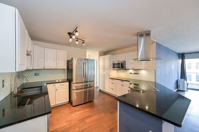 Building Photo - 888 Logan St