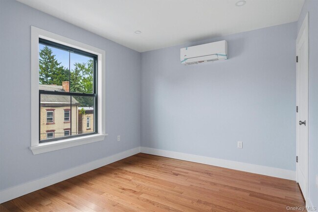 Building Photo - 133 N Miller St
