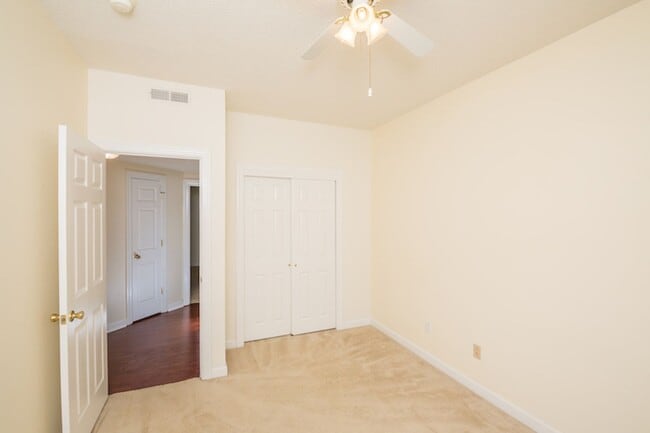 Building Photo - Beautiful Condo in Virginia Beach