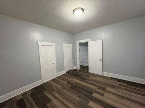 Building Photo - 140 E 5th St