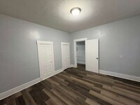 Building Photo - 140 E 5th St