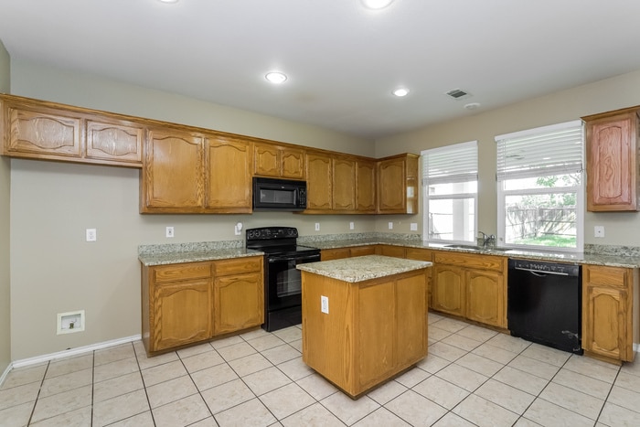 Building Photo - 9865 Gallatin Ln