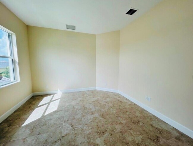 Building Photo - 5199 Liberty Ln