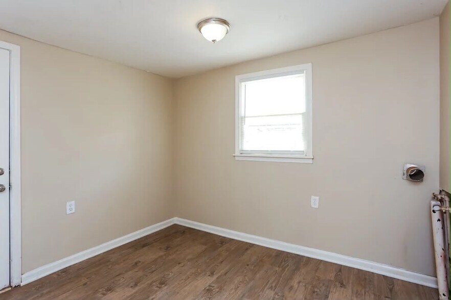 Building Photo - 2121 Cherry Ln