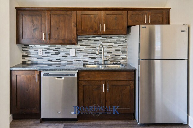 Building Photo - 555 S 900 E