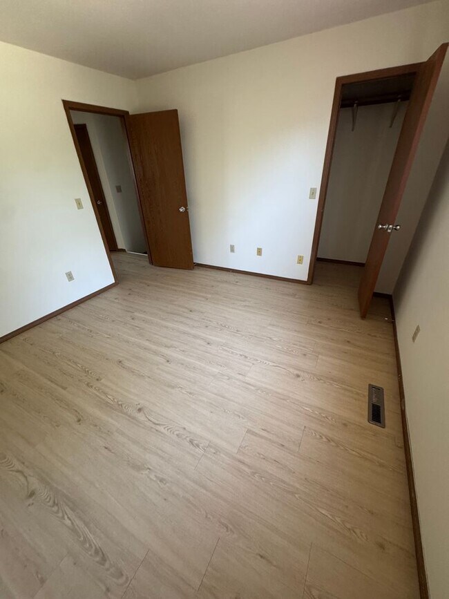 Building Photo - 2991 W Village Ln