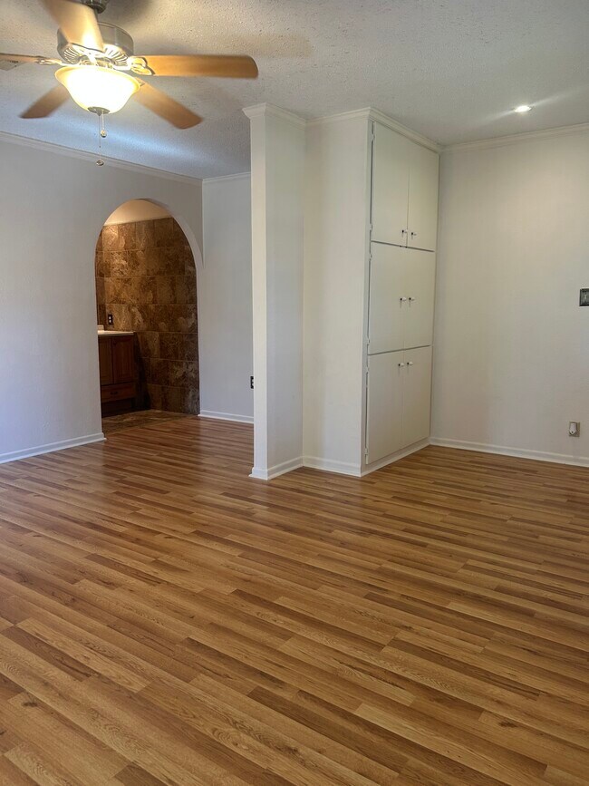 Building Photo - 2205 Forest Trail