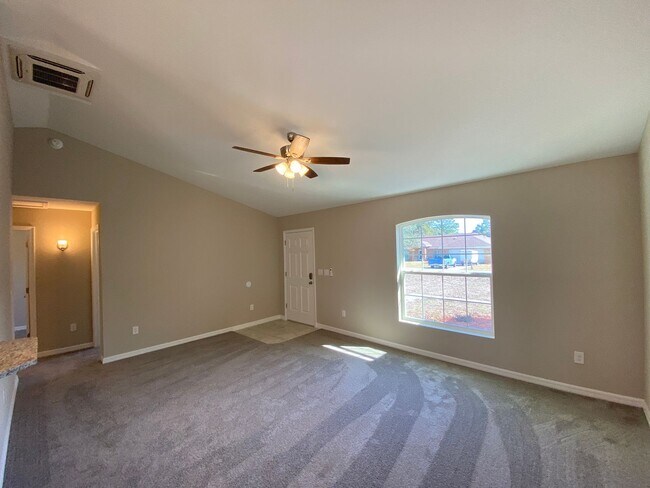 Building Photo - Desirable SW Ocala Neighborhood- 3/2/2 **WON"T LAST**