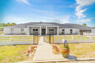 Building Photo - 2115 Stallion Rd