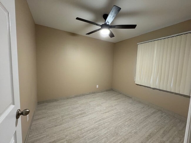Building Photo - 3 Bedroom 2 Bathroom House FOR RENT