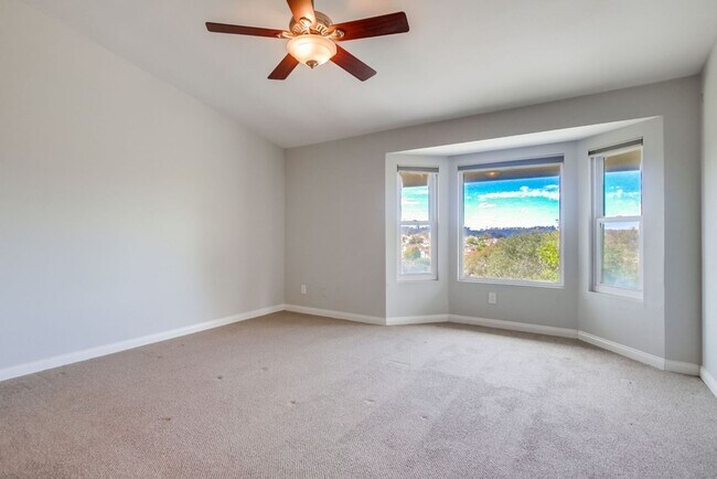 Building Photo - **Available Now*** Encinitas,  4 bedroom, 2.5 bathroom with 2 car garage***