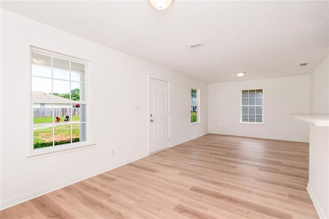 Building Photo - 9932 Magnolia Crest Ct