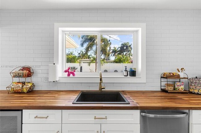 Building Photo - 1116 SE 13th Ct