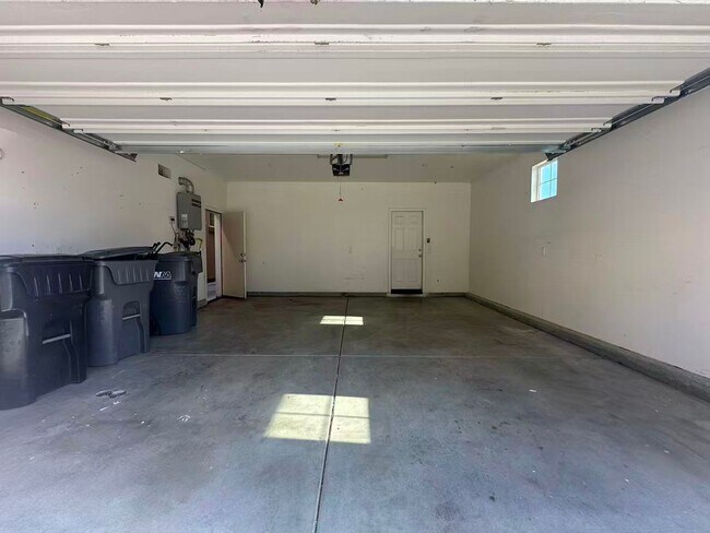 Building Photo - 5862 Ginger Dr