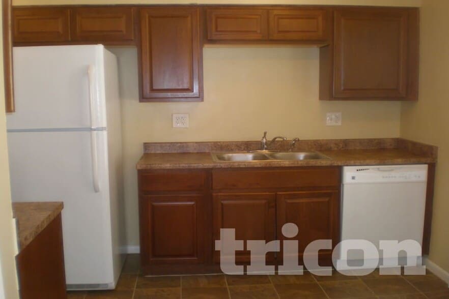 Building Photo - 10025 W Coggins Dr