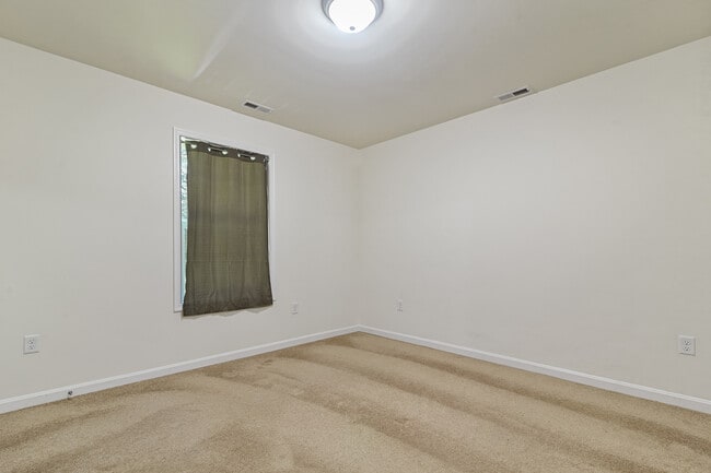 Building Photo - 164 River Cliff Cir