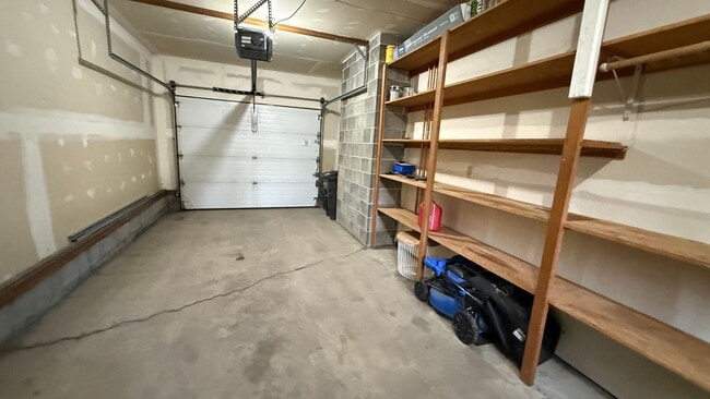 Building Photo - Spunky 3 Bedroom House in Westchester Lagoon! Available NOW!