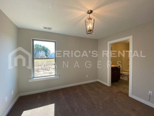 Building Photo - Home for Rent in Talladega, AL! View with 48 Hours Notice!