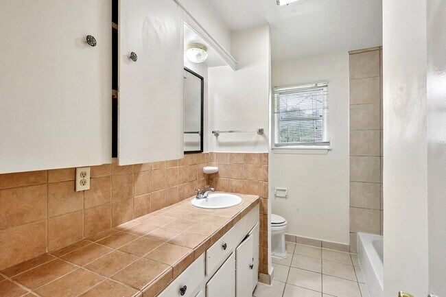 Building Photo - 6401 Rowan Ln