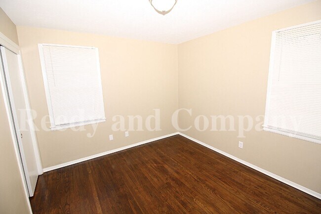 Building Photo - 1841 S Sutton Dr