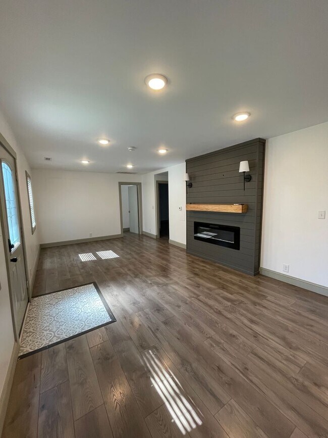 Building Photo - 3032 Choctaw Dr