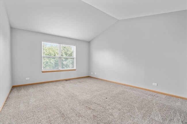 Building Photo - 484 Majestic Ln