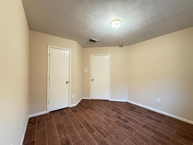 Building Photo - 12811 Mills Breeze Dr