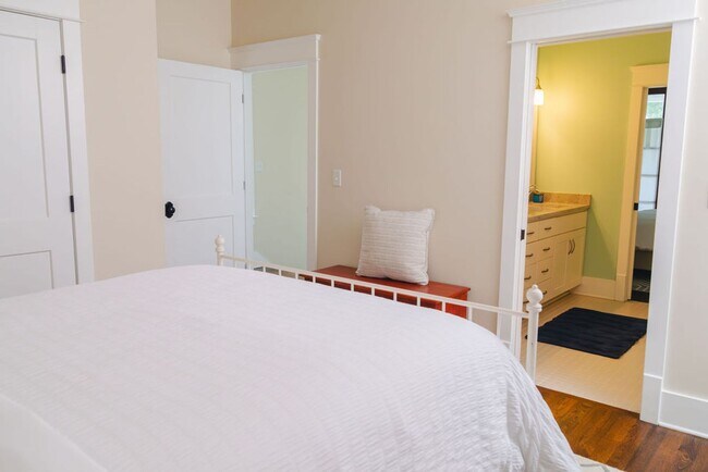 Building Photo - Beautiful 3 bedroom Home for Rent, middle of The Nations with a "4th"/bonus room