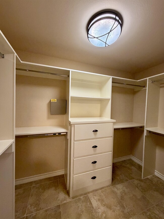 Building Photo - 420 Sabal Loop