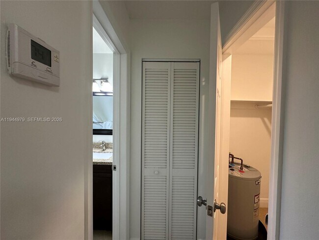 Building Photo - 2900 NE 17th Ave