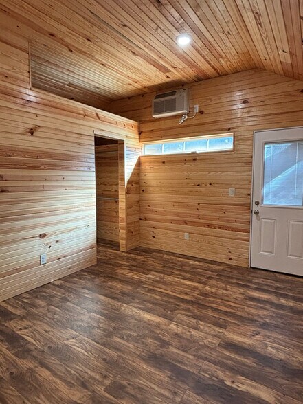 Building Photo - 16889 Digby Dr