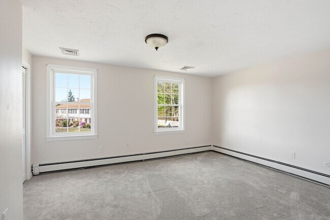 Building Photo - 848 Plain St