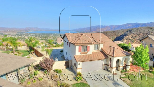 Building Photo - Large 4 Bed/3 Bath Home with an Incredible...