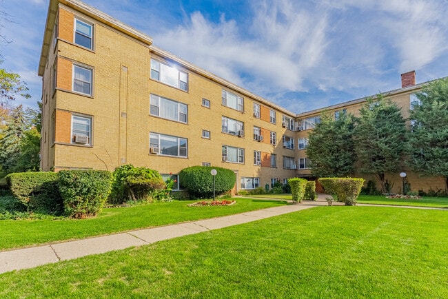 Building Photo - 6035 N Damen Ave