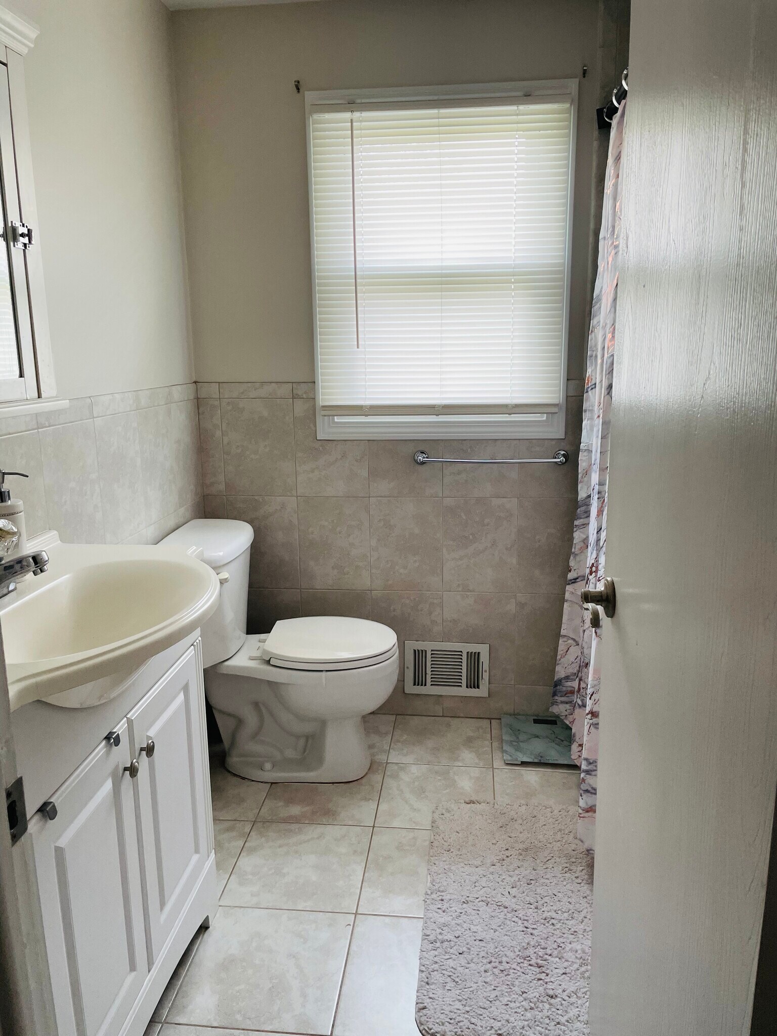 2nd floor full bathroom - 73 Barbie Dr